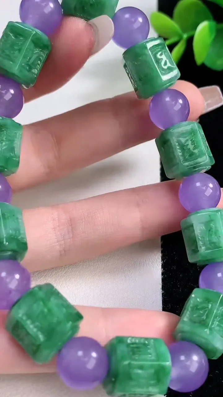 天然A货翡翠路路通手串，尺寸12.3-10.6-10颗，重量:50.00g12月10日
工厂直销收藏