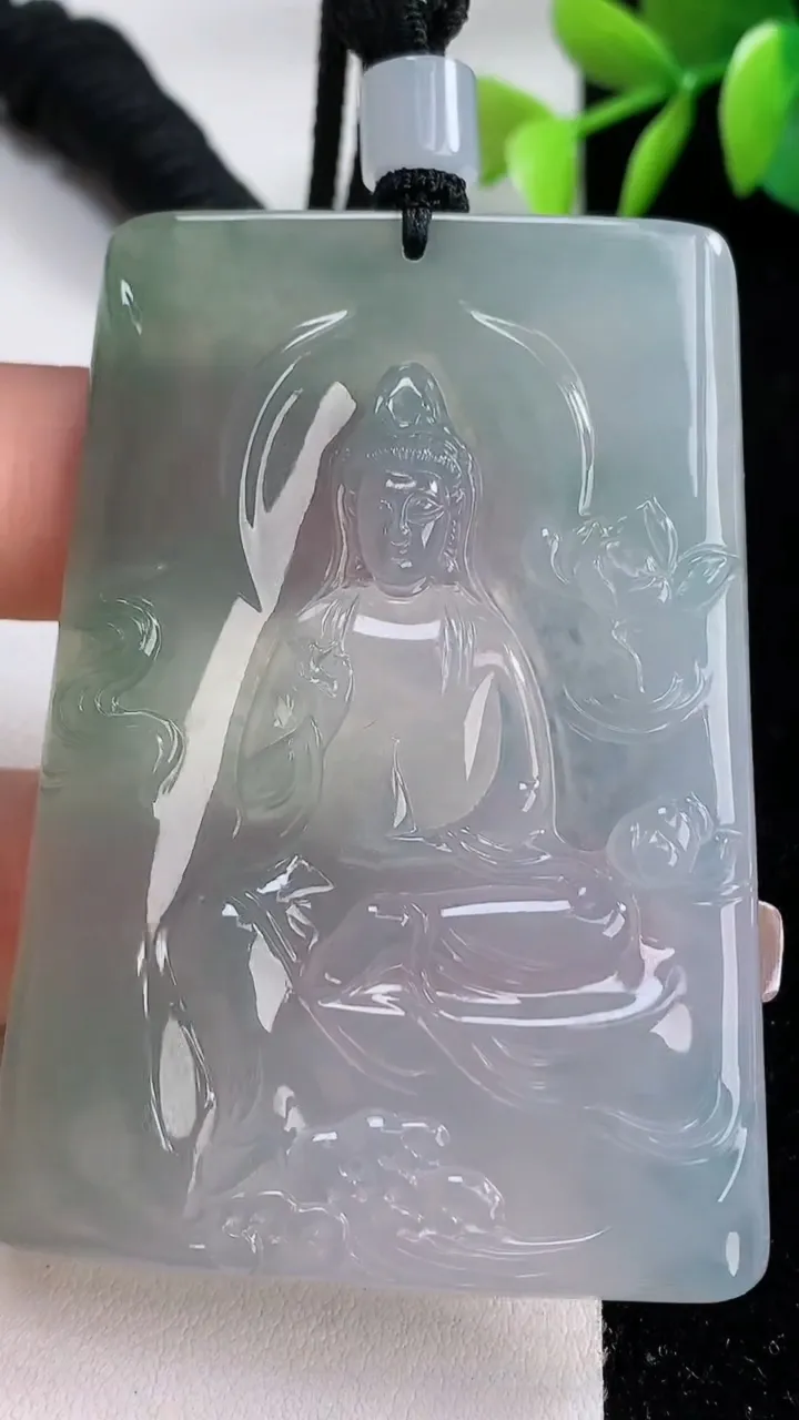 天然A货翡翠观音菩萨吊坠，尺寸63-44.2-5.3，重量:42.84g
12月10日