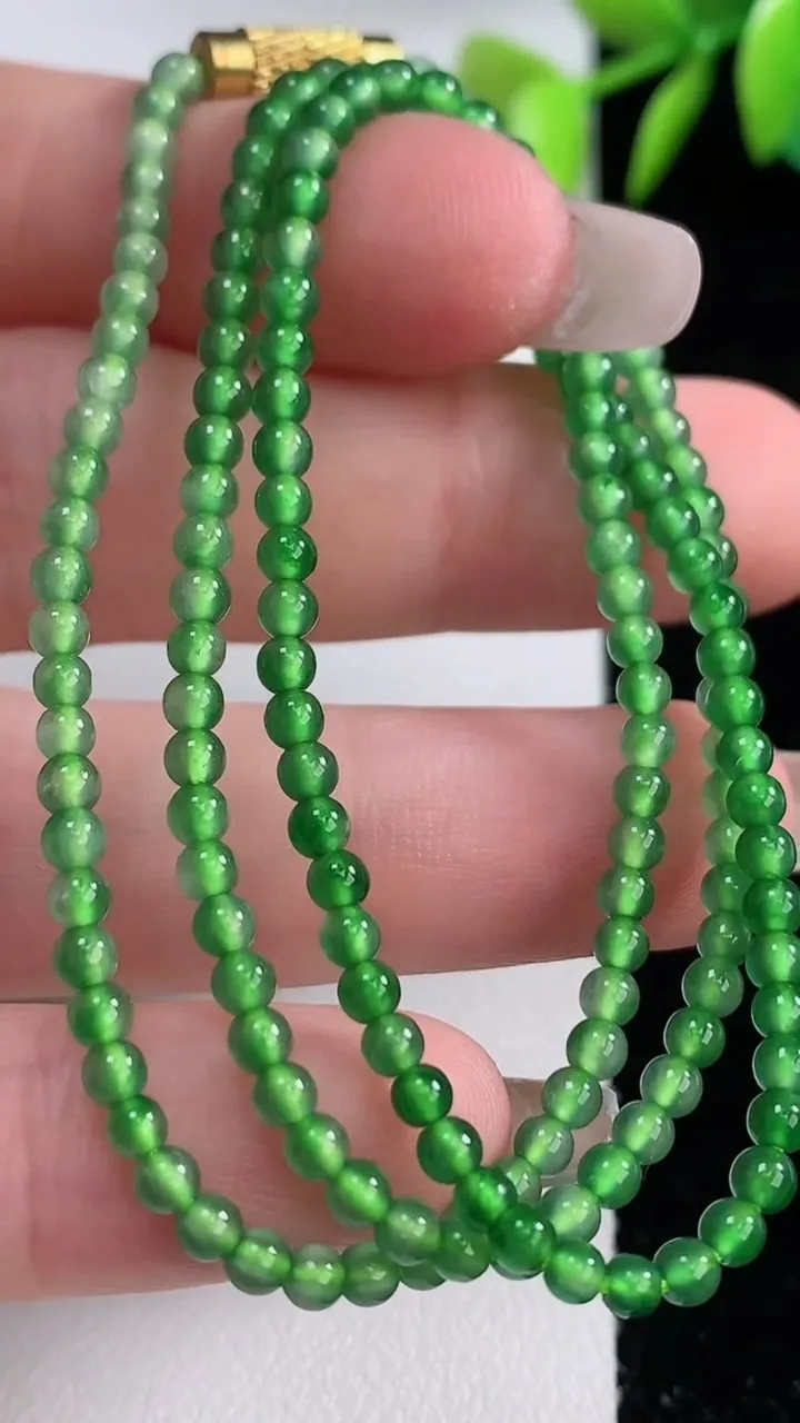 天然A货翡翠小米珠项链，尺寸2.7-165颗，重量:7.08g12月10日
工厂直销收藏佳品,种好水