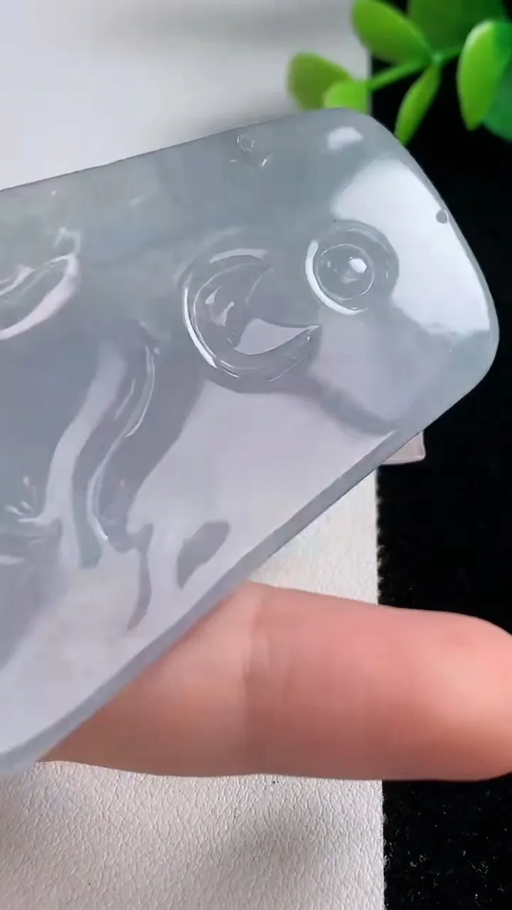 天然A货翡翠冰种紫罗兰大日如来吊坠，尺寸71.8-44.4-5.8，重量:44.89g
12月10日