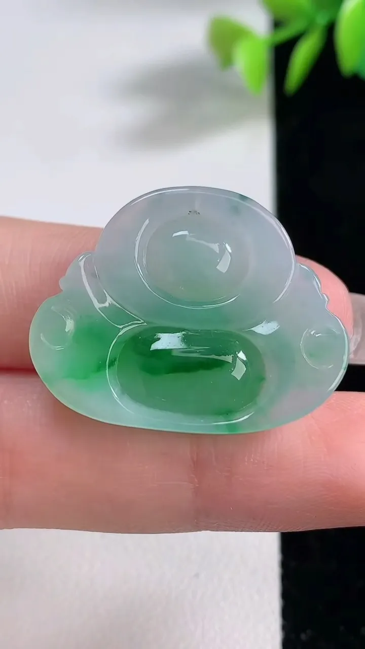 天然A货翡翠佛公吊坠，尺寸23.2-29.7-5.3，重量:6.38g
12月10日