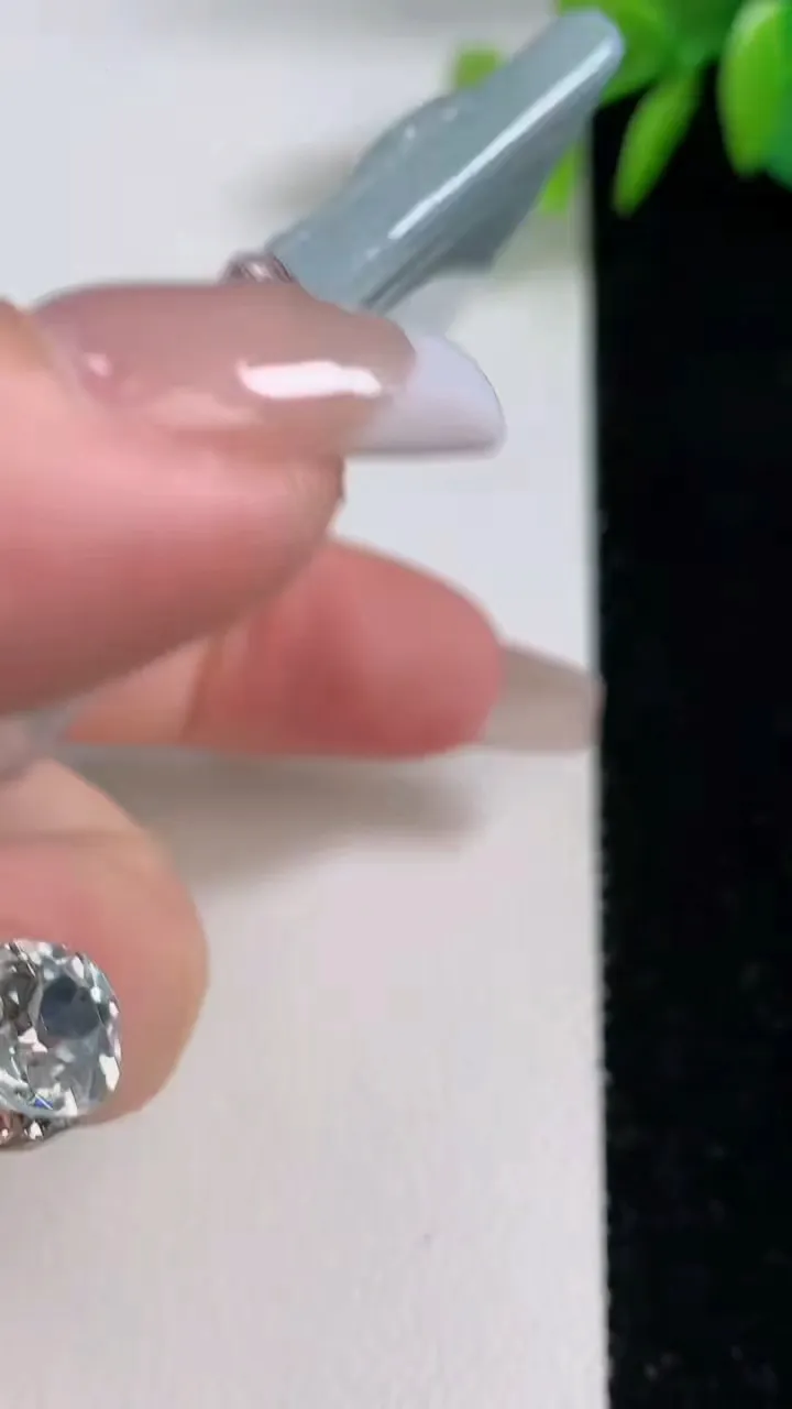 天然A货翡翠紫罗兰千手观音吊坠，尺寸70.7-44.6-5，重量:45.00g
12月10日