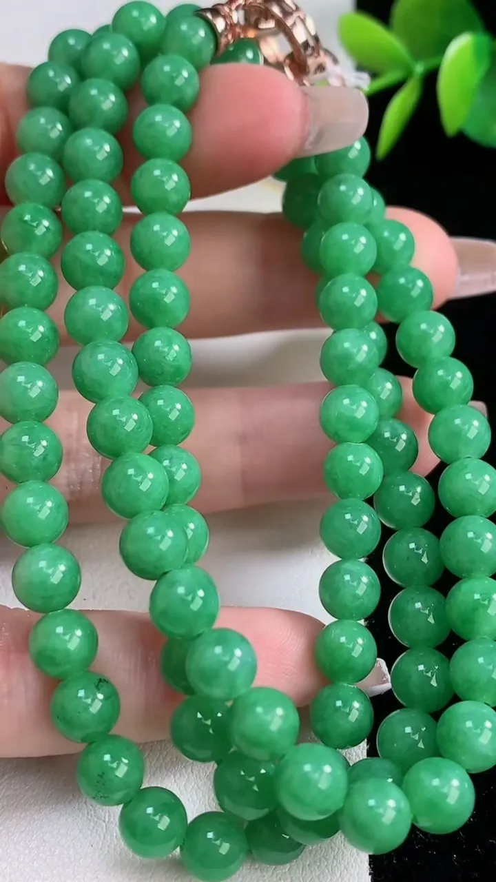 天然A货翡翠圆珠项链，尺寸6.7-94颗，重量:45.92g12月10日
工厂直销收藏佳品,种好水足
