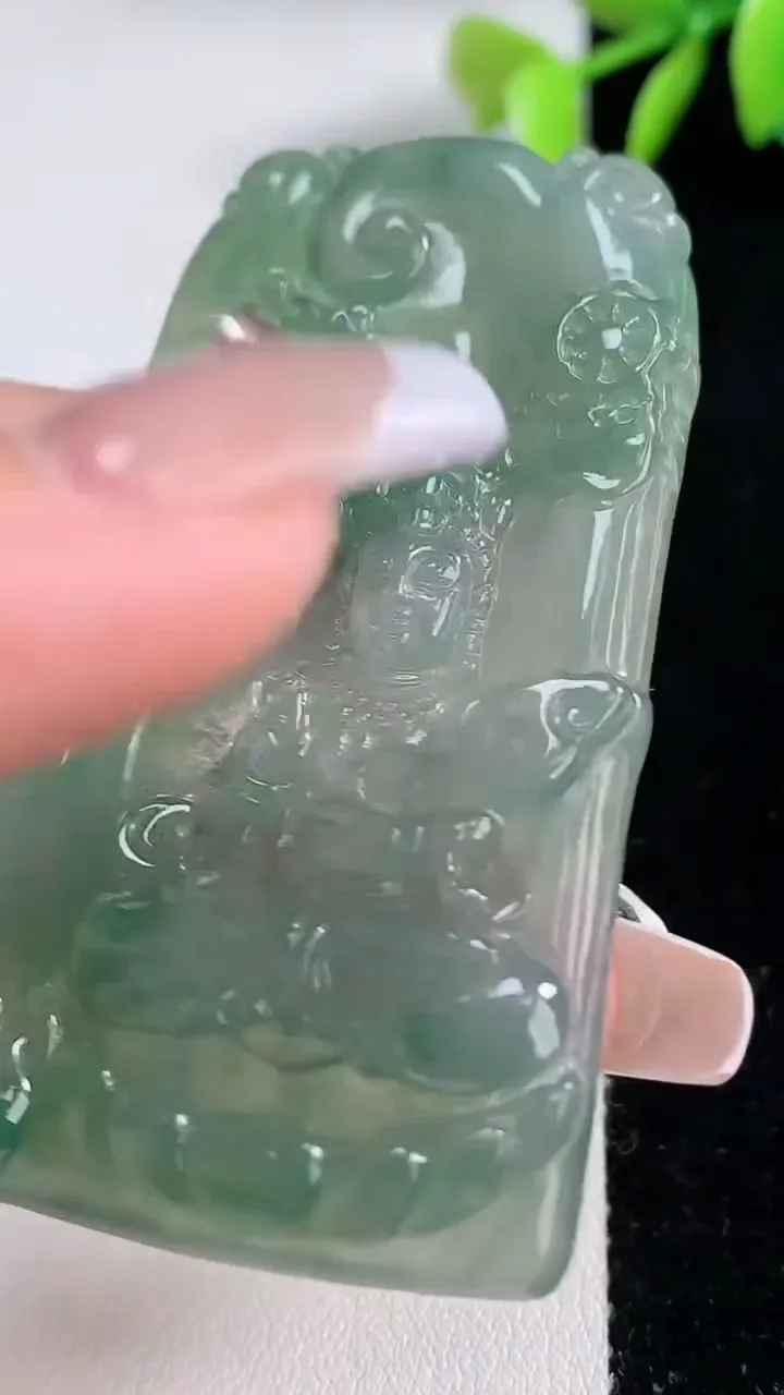 天然A货翡翠文殊菩萨吊坠，尺寸61.8-37.5-5.3，重量:24.86g
12月10日