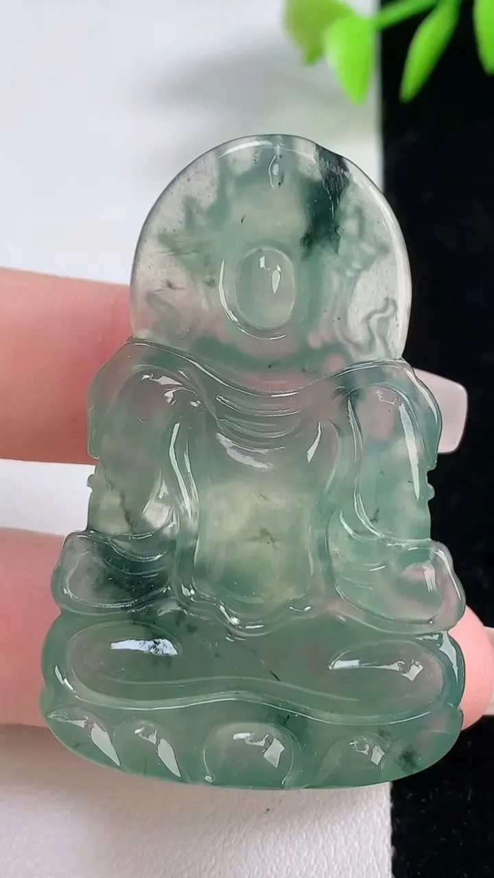 天然A货翡翠种飘花度母观音吊坠，尺寸50.3-32.8-6.4，重量:18.97g
12月10日