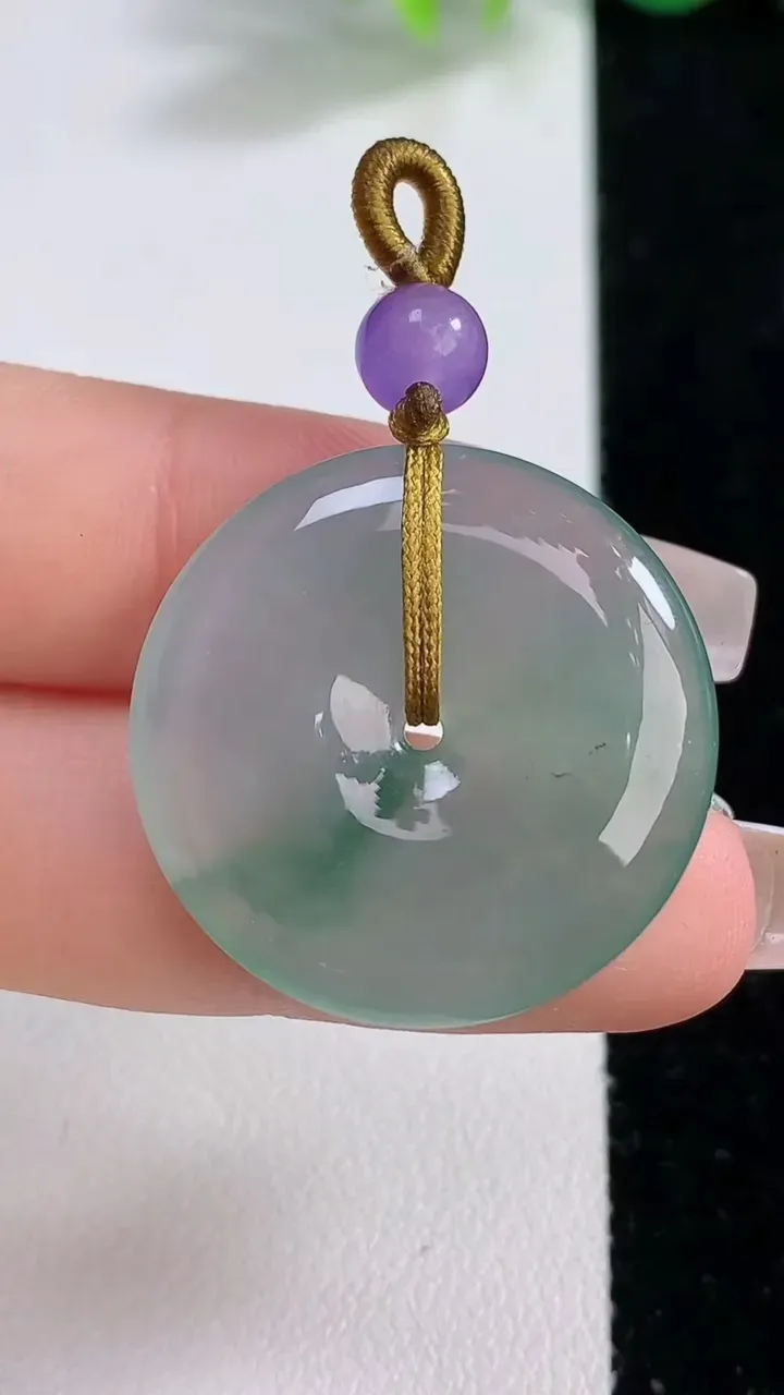 天然A货翡翠冰种飘花平安扣吊坠，尺寸27-5，重量:7.86g
12月10日