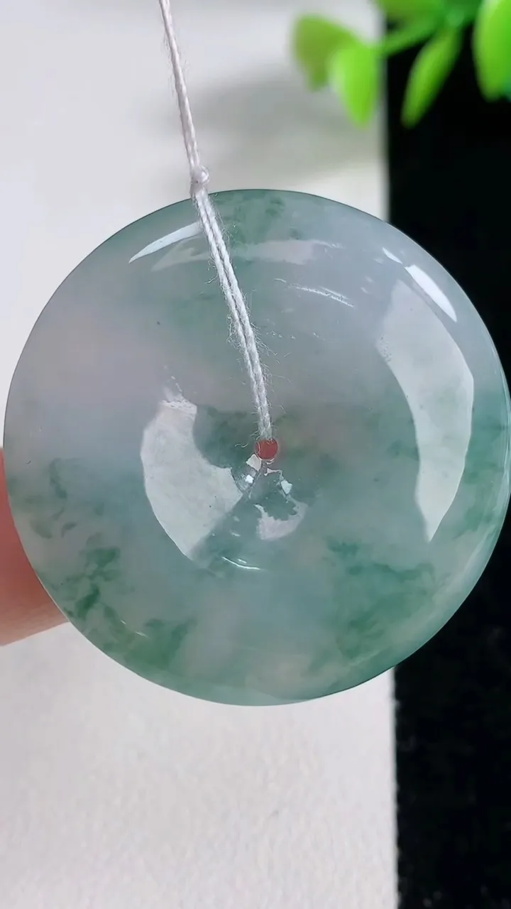 天然A货翡翠冰种飘花平安扣吊坠，尺寸33.2-6，重量:15.14g
12月10日