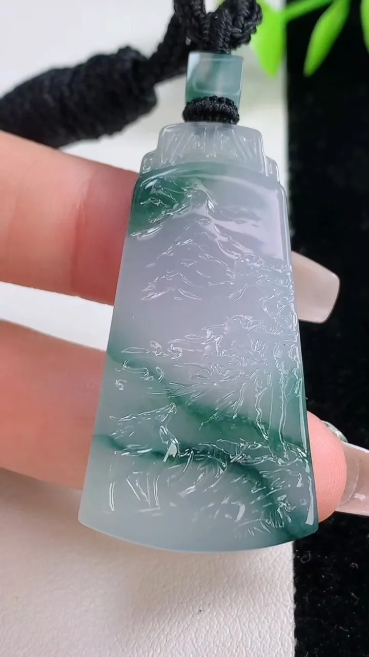 天然A货翡翠牌吊坠，尺寸45-23.2-5.4，重量:17.16g
12月10日