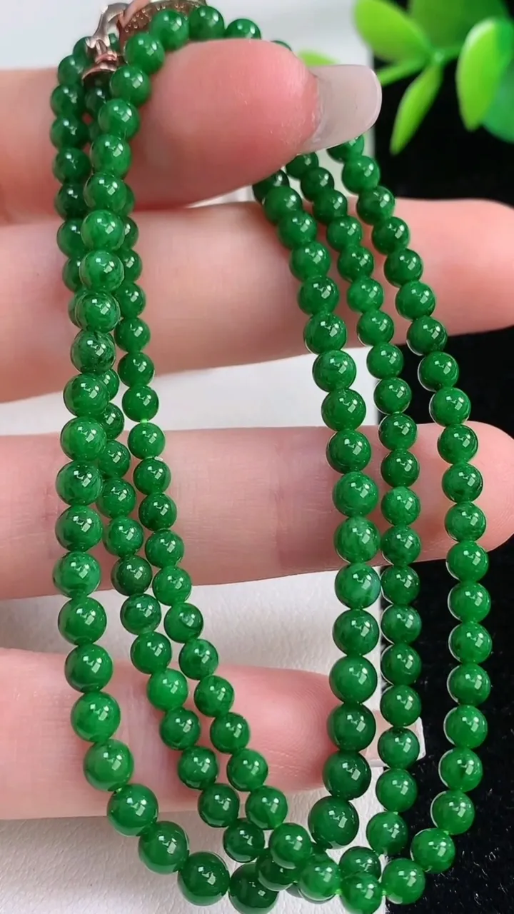 天然A货翡翠小米珠项链，尺寸3.7-147颗，重量:15.43g
12月10日
