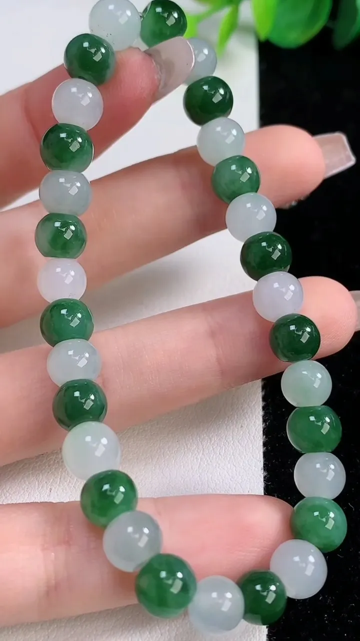 天然A货翡翠算盘珠手串，尺寸7.5-6-30颗，重量:21.15g12月10日
工厂直销收藏佳品,种好水足，色泽均匀，有种有色，上手高大气！