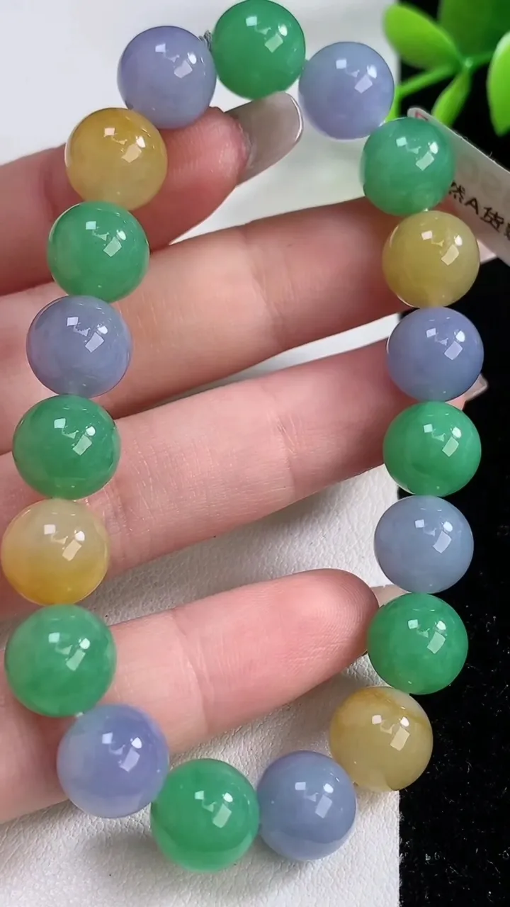 天然A货翡翠三彩圆珠手串，尺寸9.7-19颗，重量:33.09g12月10日
工厂直销收藏佳品,种好水足，色泽均匀，有种有色，上手高大气！
