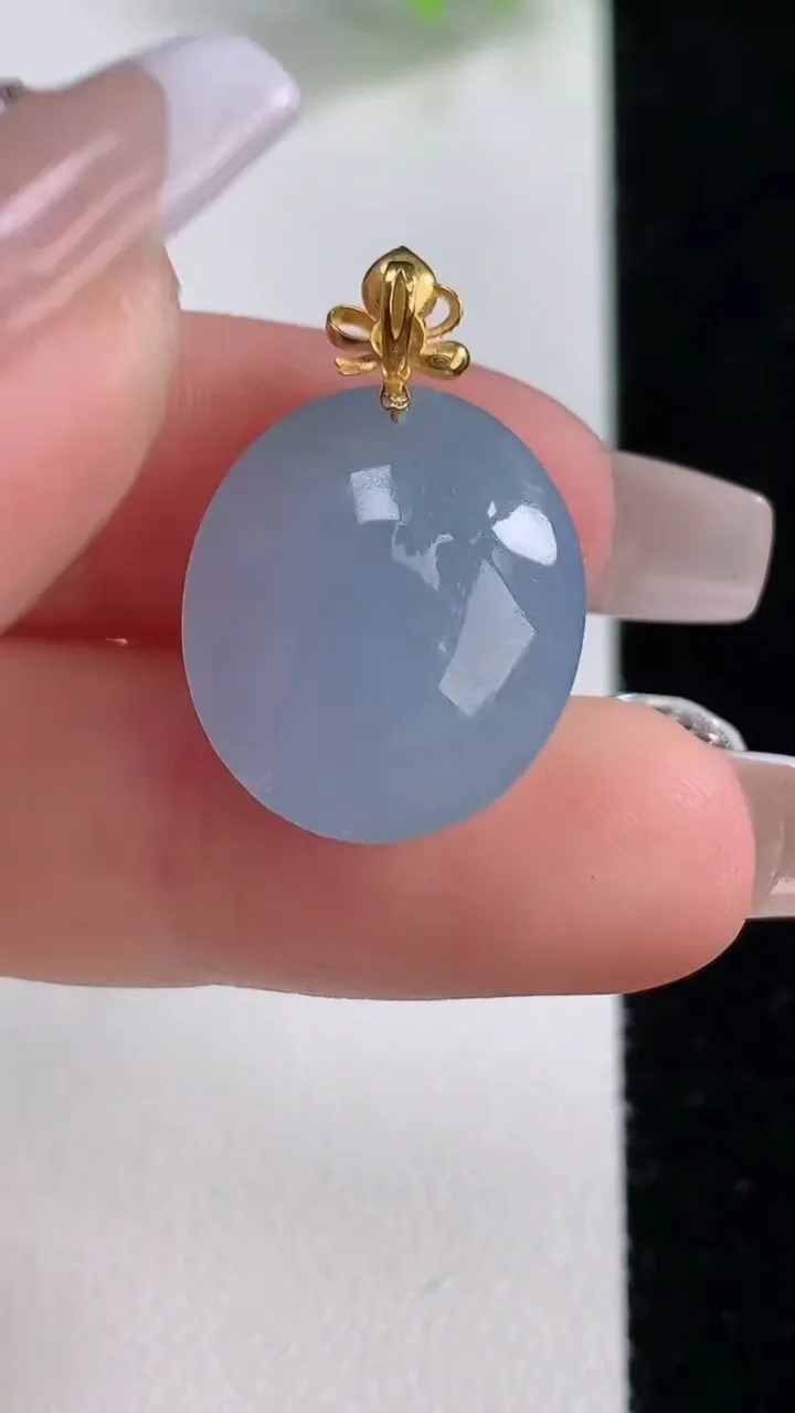 天然A货翡翠18K金紫罗兰蛋面吊坠，尺寸18.6-15.8-10.4，重量:5.80g
12月10日