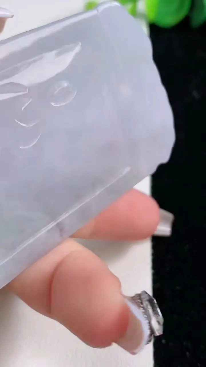 天然A货翡翠春带彩紫罗兰虚空藏菩萨吊坠，尺寸74.8-47.4-5.6，重量:46.58g
12月10日