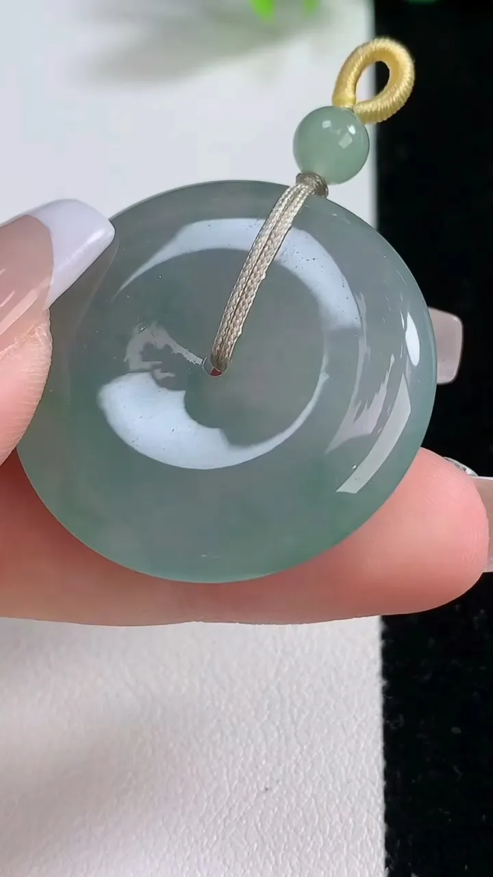 天然A货翡翠平安扣吊坠，尺寸33-6.6，重量:16.75g
12月10日