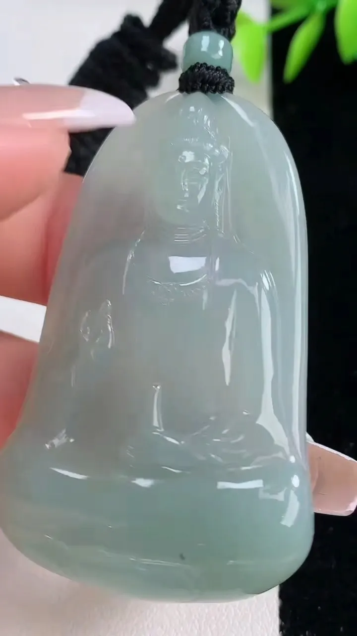 天然A货翡翠观音菩萨，尺寸54.7-34.2-5.6，重量:24.88g
12月10日