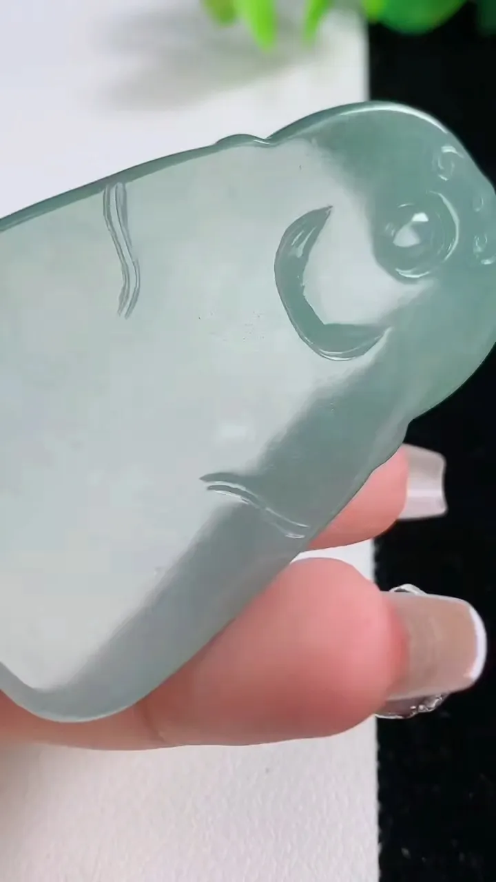 天然A货翡翠大日如来吊坠，尺寸58.8-35.2-5，重量:24.92g
12月10日