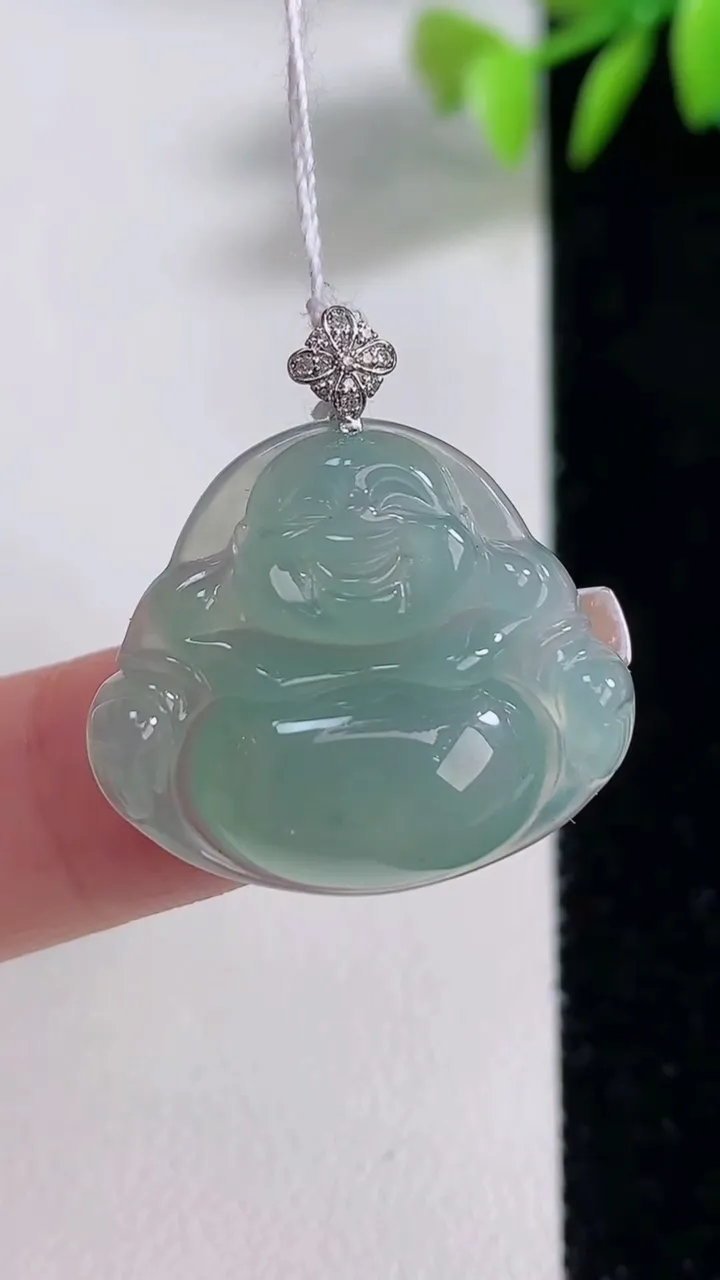 天然A货翡翠佛公吊坠，尺寸21.5-24.6-5.4，重量:4.38g
12月10日