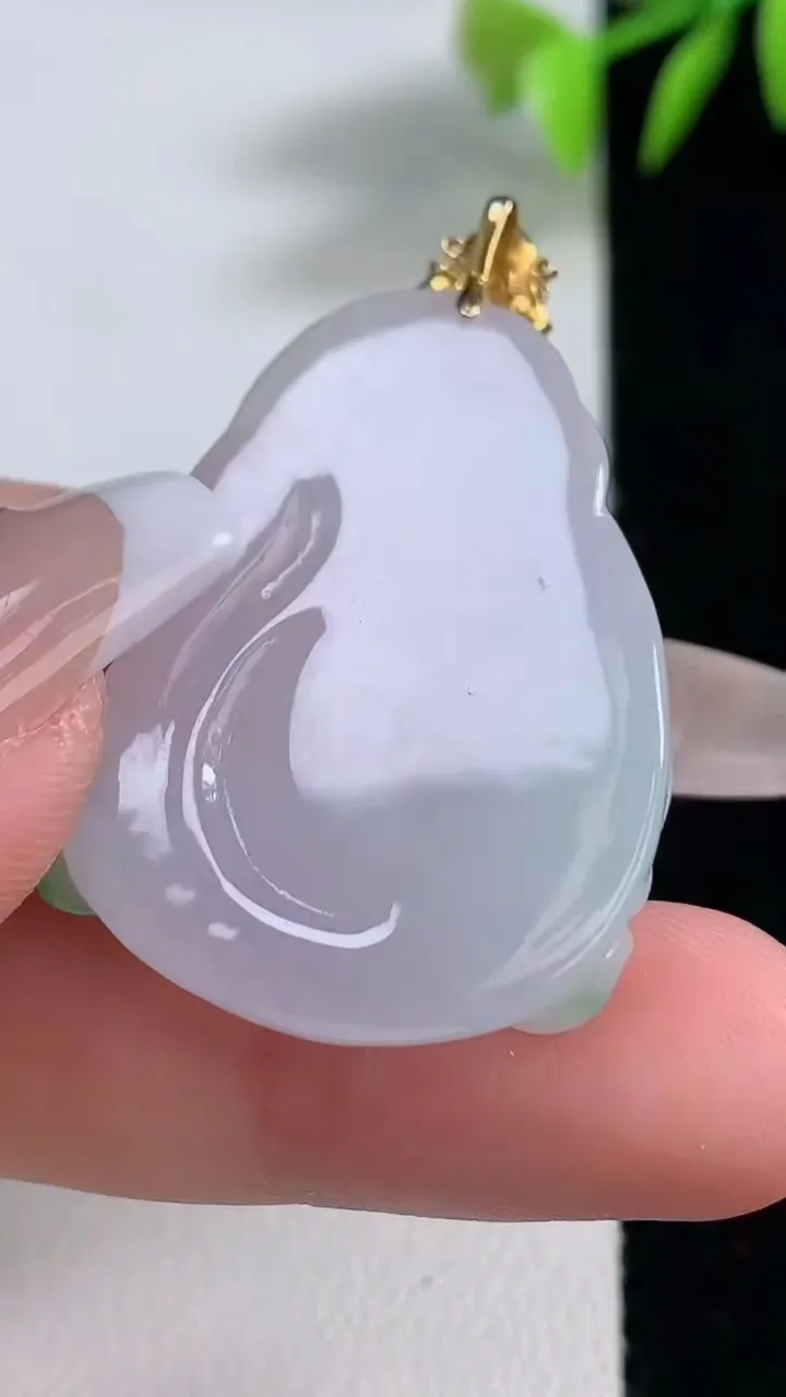 天然A货翡翠布袋佛吊坠，尺寸35.4-26.5-5.3，重量:10.26g
12月10日