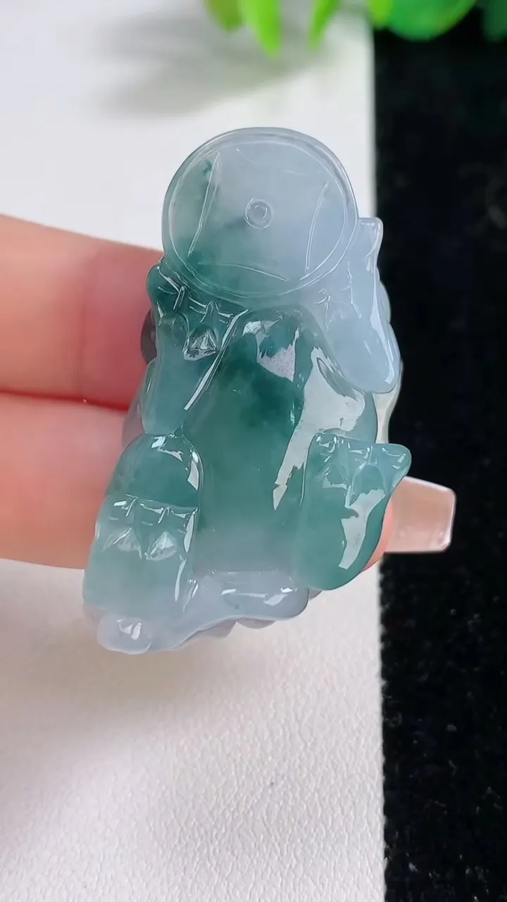 天然A货翡翠冰种飘花貔貅吊坠，尺寸42-23.2-11.2，重量:25.34g
12月10日