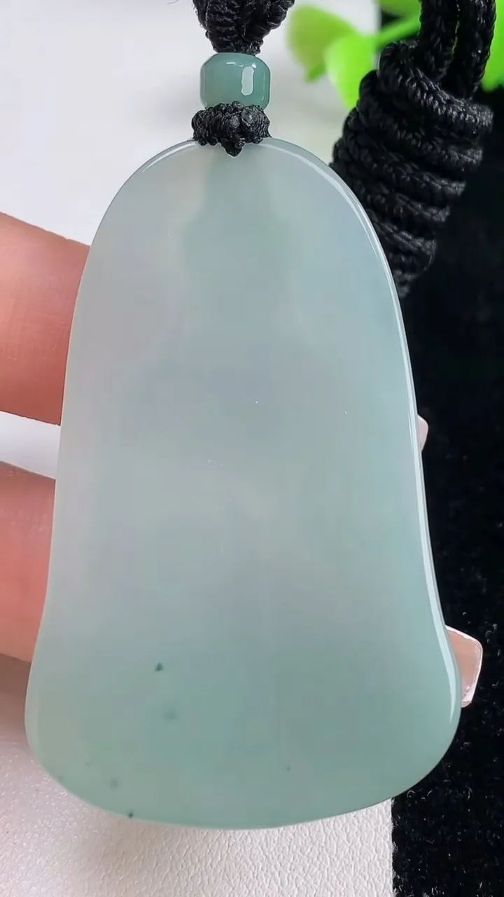 天然A货翡翠观音菩萨，尺寸54.7-34.2-5.6，重量:24.88g
12月10日