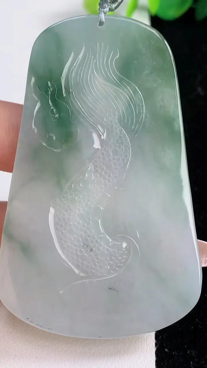 天然A货翡翠祥龙观音菩萨吊坠，尺寸72.4-46-5.7，重量:42.34g
12月10日