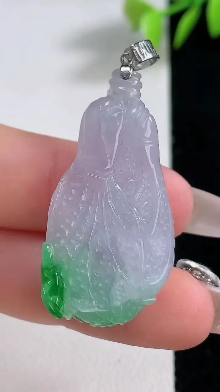 天然A货翡翠白菜吊坠，尺寸38-18.7-10，重量:9.82g
12月10日