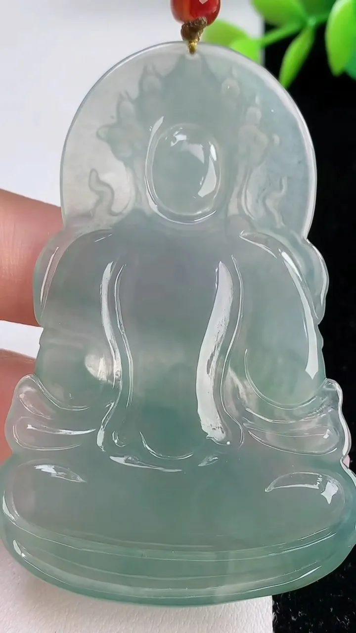 天然A货翡翠度母观音吊坠，尺寸68.4-44.3-5，重量:26.43g
12月10日