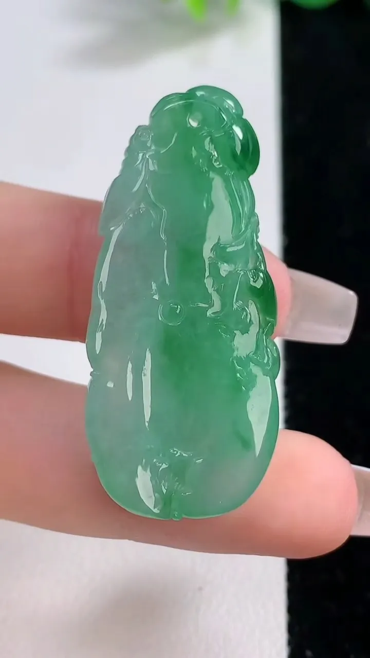天然A货翡翠呱呱来财 和和美美吊坠，尺寸42.5-18.8-5.7，重量:8.89g
12月10日