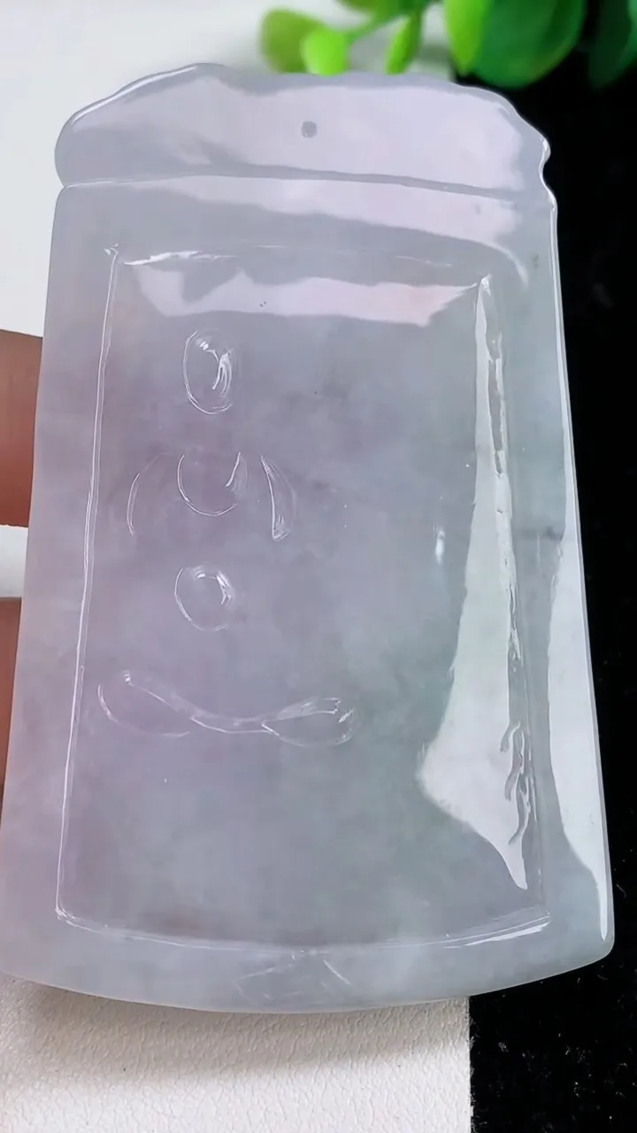 天然A货翡翠春带彩紫罗兰虚空藏菩萨吊坠，尺寸74.8-47.4-5.6，重量:46.58g
12月10日