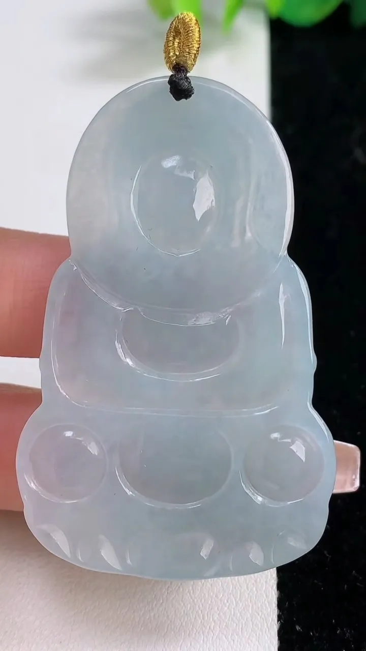 天然A货翡翠观音菩萨吊坠，尺寸592-38-5.3，重量:21.89g
12月10日