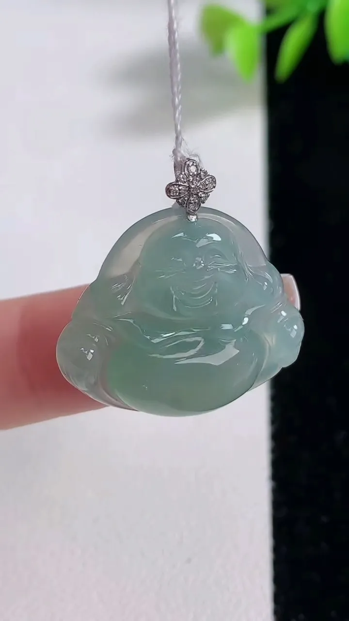 天然A货翡翠佛公吊坠，尺寸21.5-24.6-5.4，重量:4.38g
12月10日