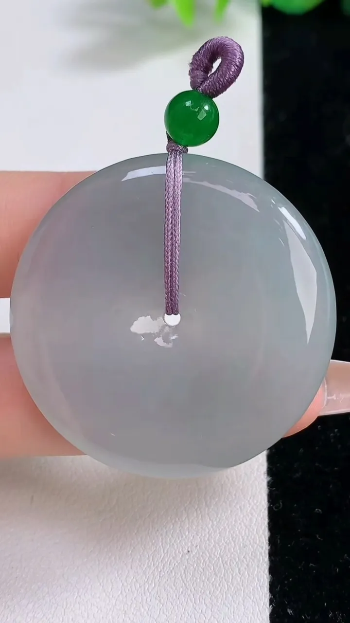 天然A货翡翠平安扣吊坠，尺寸39.8-6，重量:20.79g
12月10日