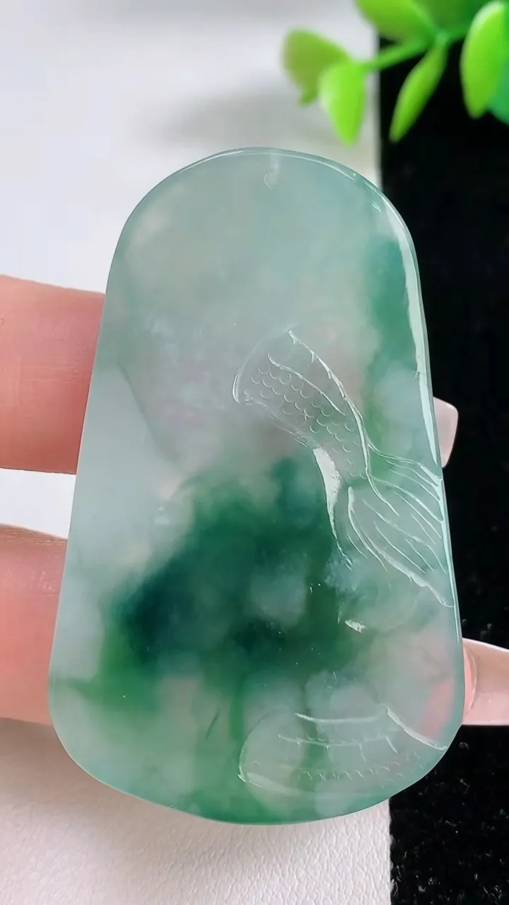 天然A货翡翠冰种飘花祥龙财神爷吊坠，尺寸54-33.3-4.5，重量:16.63g
12月10日