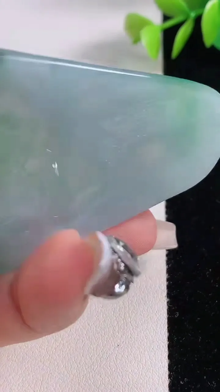 天然A货翡翠御龙虚空藏菩萨吊坠，尺寸69-42.4-5.7，重量:34.47g
12月10日