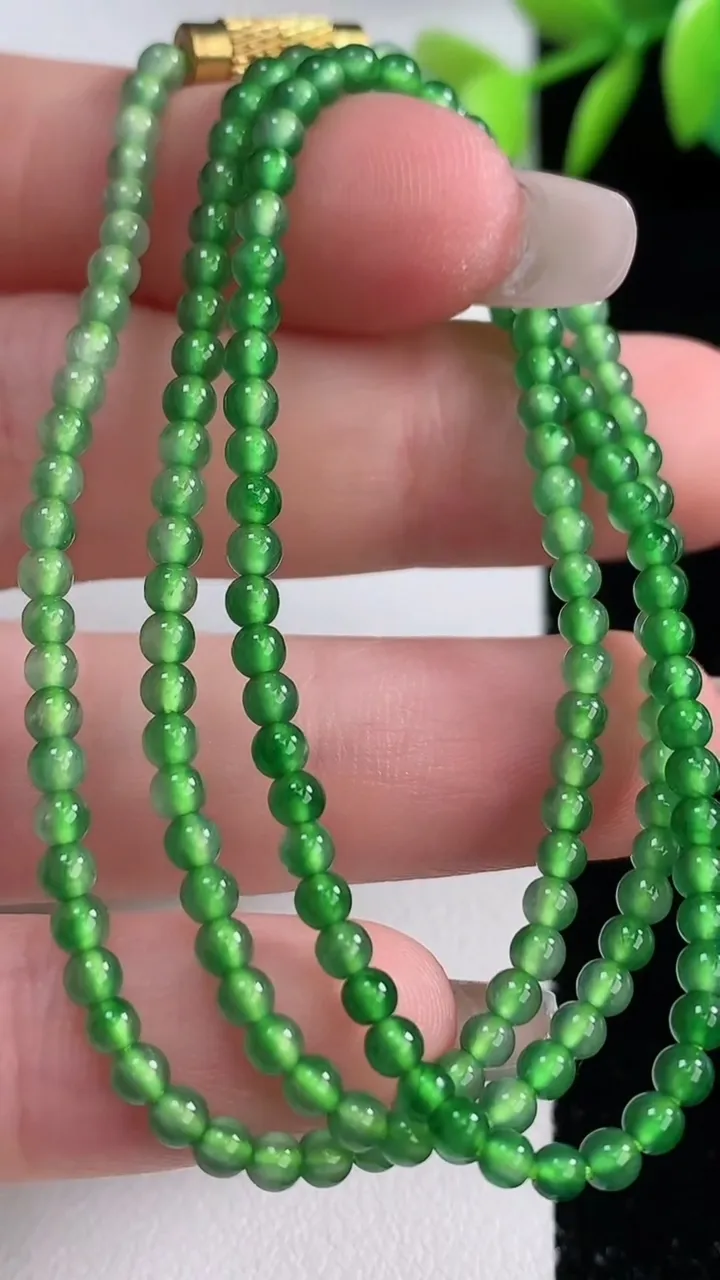 天然A货翡翠小米珠项链，尺寸2.7-165颗，重量:7.08g12月10日
工厂直销收藏佳品,种好水足，色泽均匀，有种有色，上手高大气！