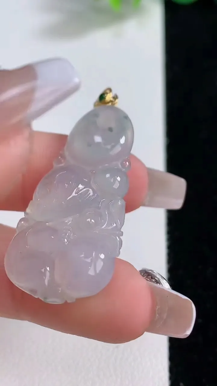 天然A货翡翠种飘花生肖猴吊坠，尺寸37.2-19-5.5，重量:6.55g
12月10日