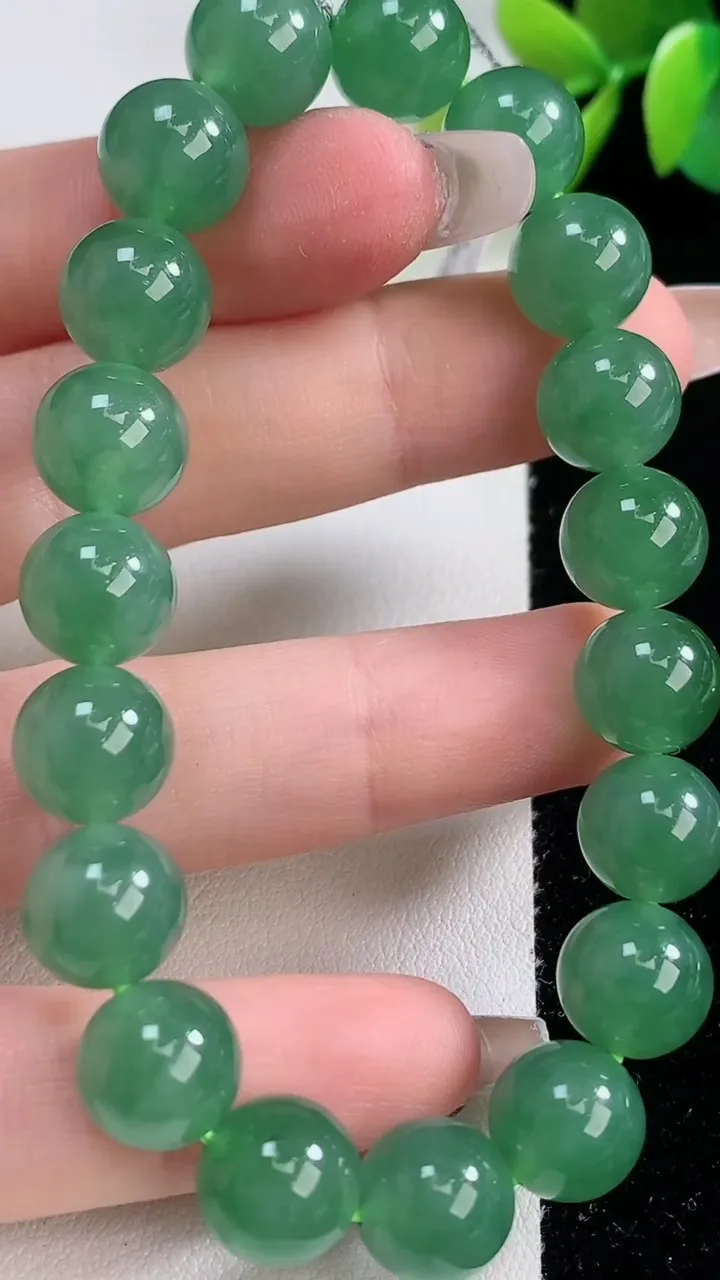 天然A货翡翠圆珠手串，尺寸9.8-19颗，重量:33.29g12月10日
工厂直销收藏佳品,种好水足