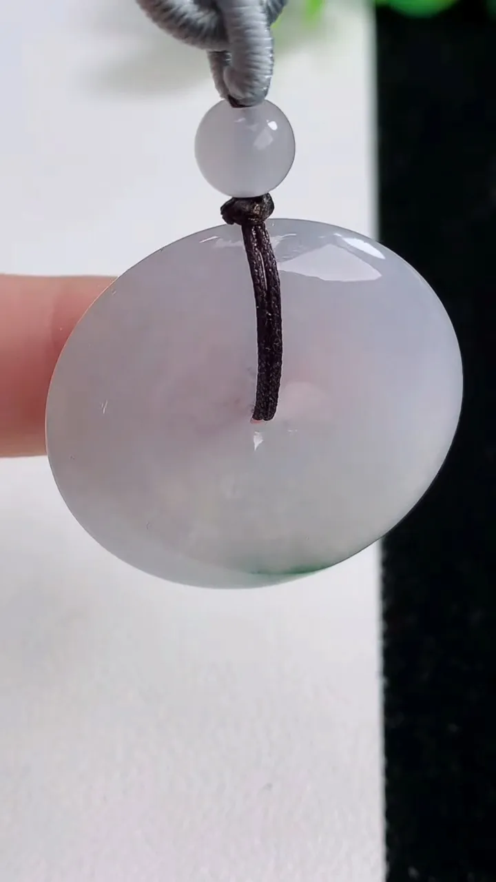 天然A货翡翠冰种飘花平安扣吊坠，尺寸29.5-6，重量:15.26g
12月10日