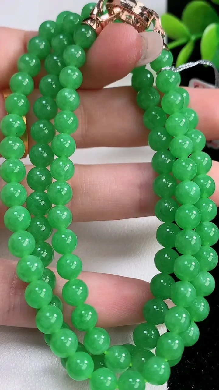 天然A货翡翠圆珠项链，尺寸5.8-100颗，重量:38.93g12月10日
工厂直销收藏佳品,种好水