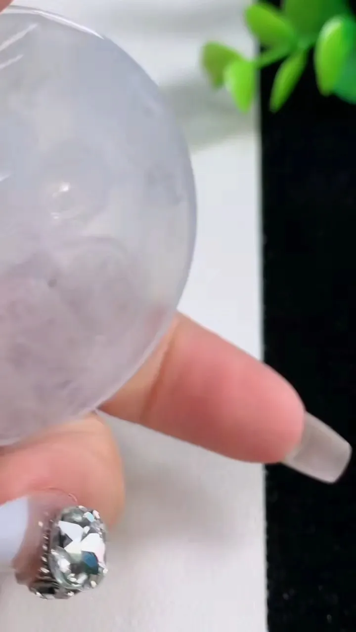 天然A货翡翠祥龙大势至菩萨吊坠，尺寸52.3-5.6，重量:31.92g
12月10日