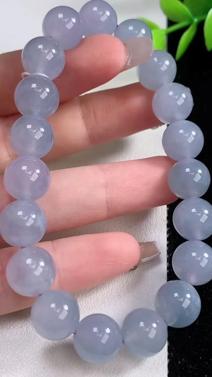 天然A货翡翠紫罗兰圆珠手串，尺寸10.5-19颗，重量:39.38g12月10日
工厂直销收藏佳品,种好水足，色泽均匀，有种有色，上手高大气！