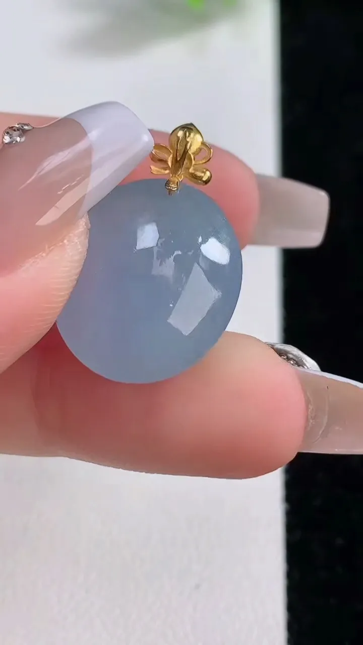 天然A货翡翠18K金紫罗兰蛋面吊坠，尺寸18.6-15.8-10.4，重量:5.80g
12月10日