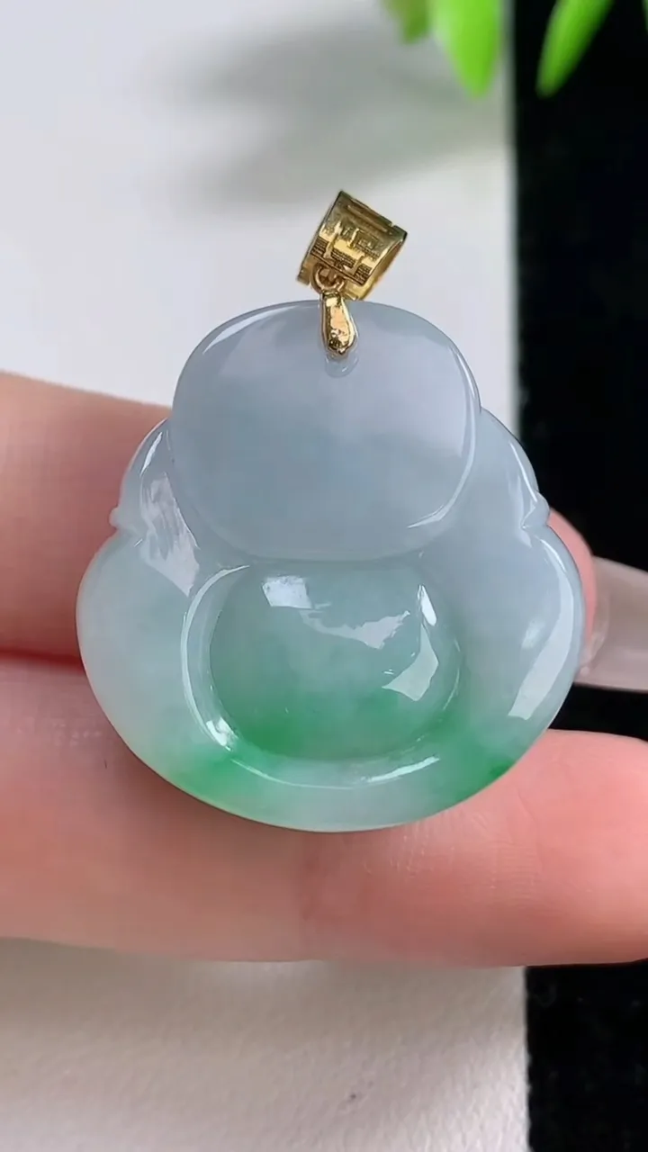 天然A货翡翠佛公吊坠，尺寸27.5-26.2-11.8，重量:15.22g
12月10日