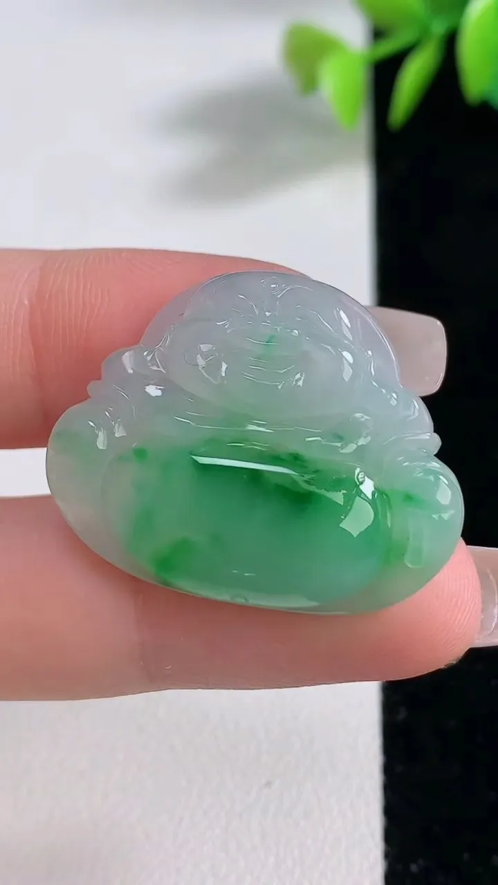 天然A货翡翠佛公吊坠，尺寸23.2-29.7-5.3，重量:6.38g
12月10日