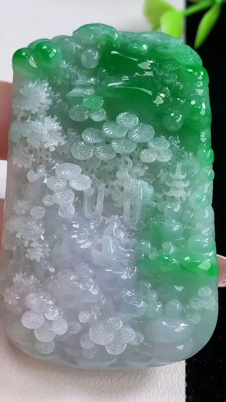 天然A货翡翠山水牌吊坠，尺寸64.5-40.8-11.5，重量:66.02g
12月10日