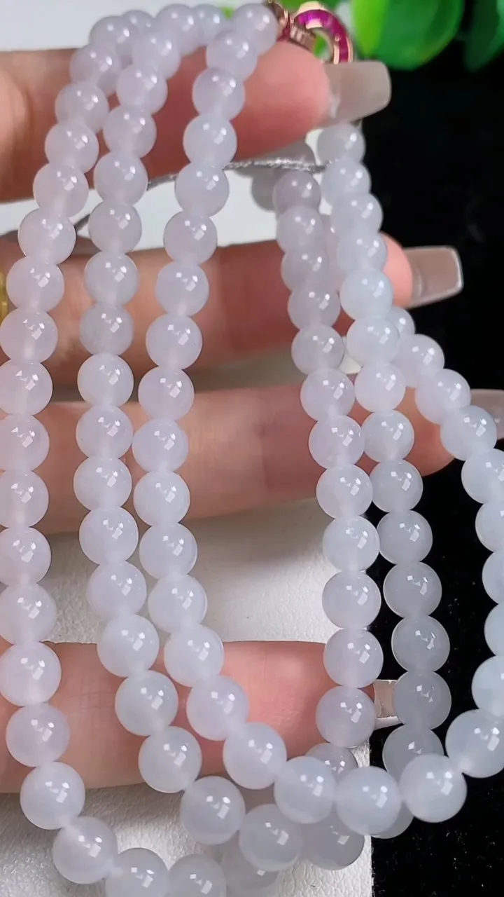 天然A货翡翠圆珠项链，尺寸5.7-112颗，重量:41.61g
12月10日