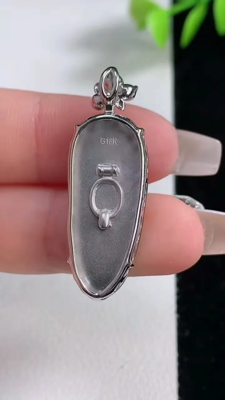 天然A货翡翠金枝玉叶 叶子吊坠，尺寸27.2-12.2-5.2，重量:4.47g
12月10日