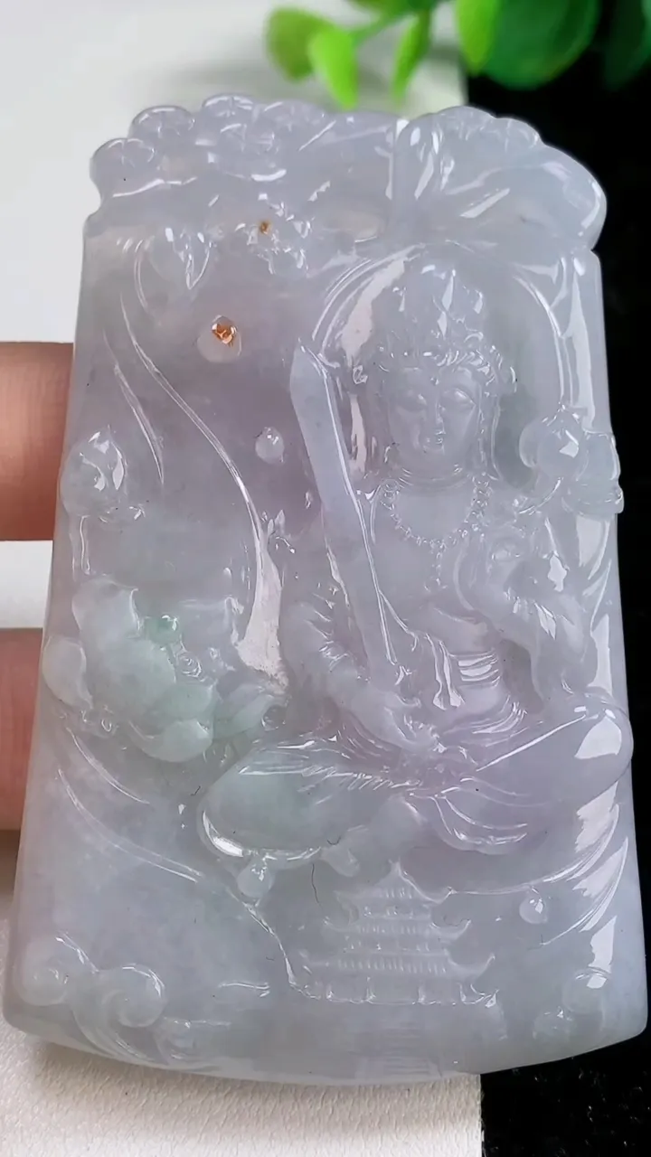 天然A货翡翠春带彩紫罗兰虚空藏菩萨吊坠，尺寸74.8-47.4-5.6，重量:46.58g
12月1