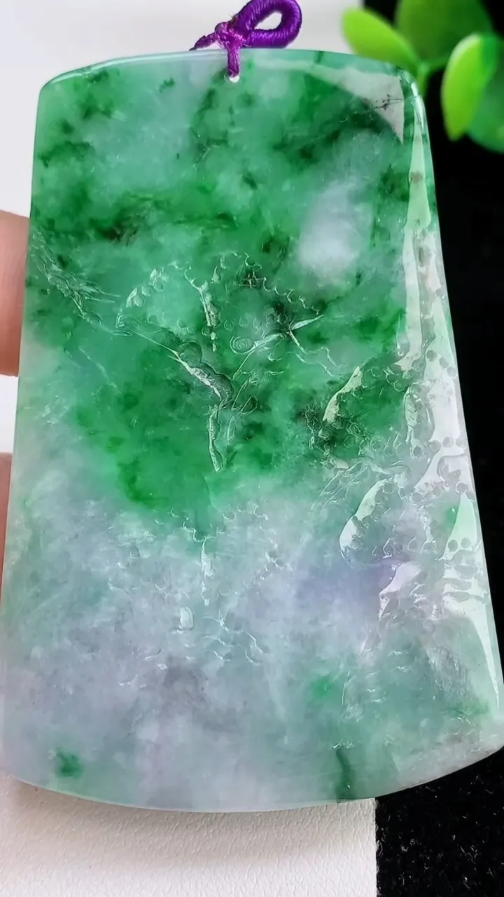 天然A货翡翠山水牌吊坠，尺寸72.4-47.5-6.2，重量:46.61g
12月10日