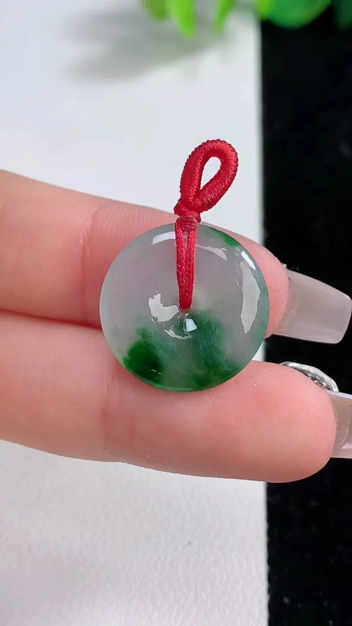 天然A货翡翠冰种飘花平安扣吊坠，尺寸18-3.7，重量:2.42g
12月10日